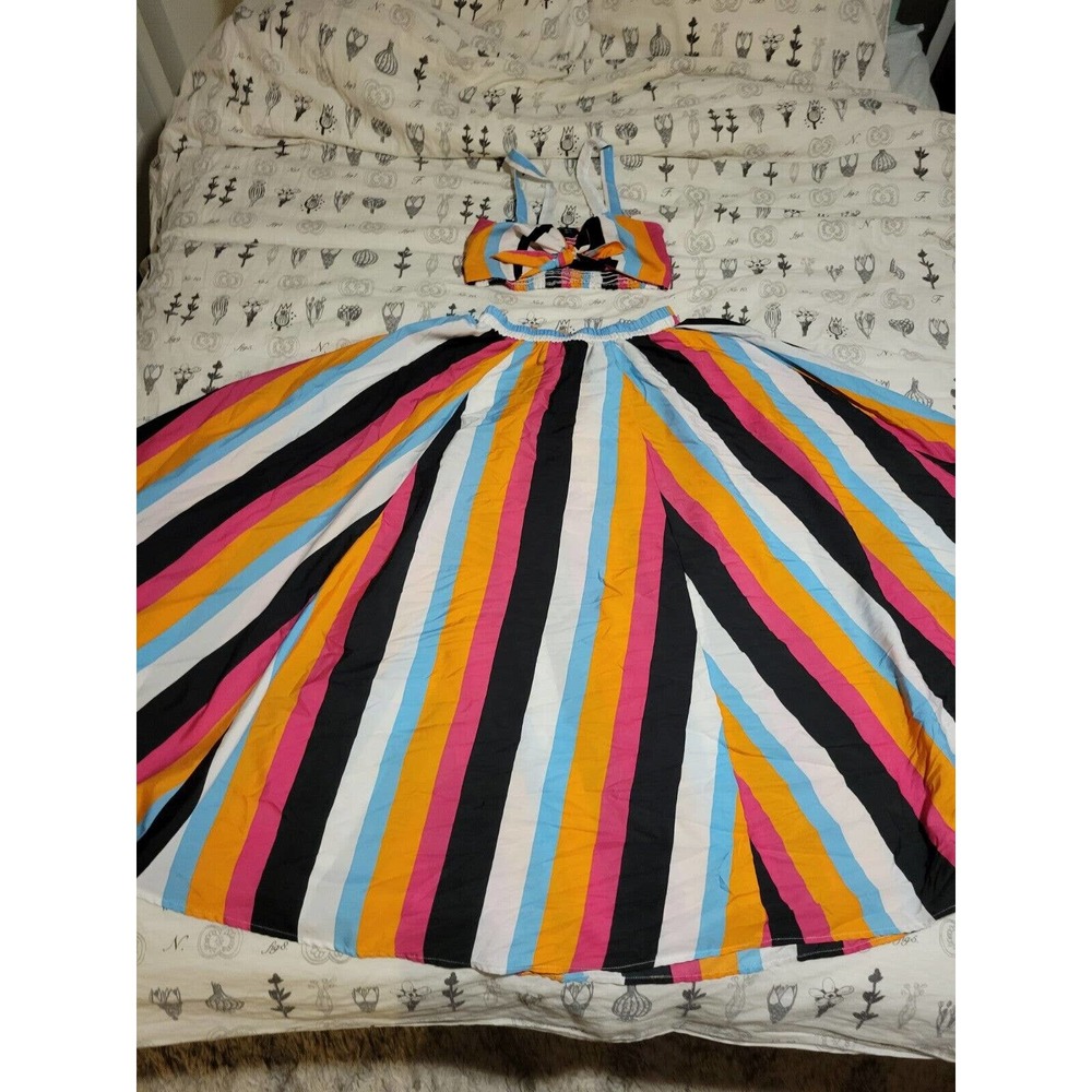 Mlle Gabrielle 2 Piece Set. Tank and Long Flowy Skirt Beautful sexy Vacation Euc